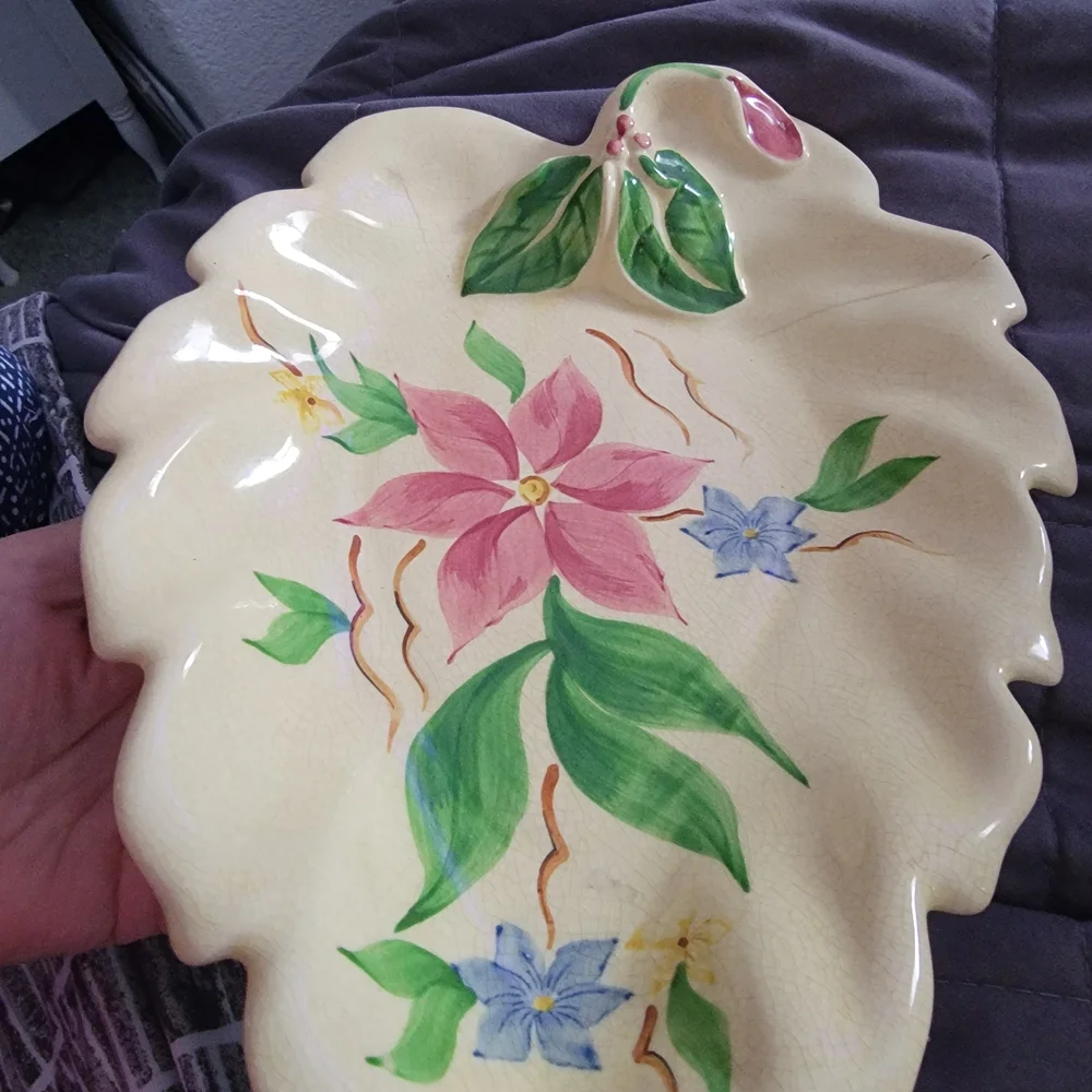 Leaf-Shaped Ceramic‎ Decorative Plate
